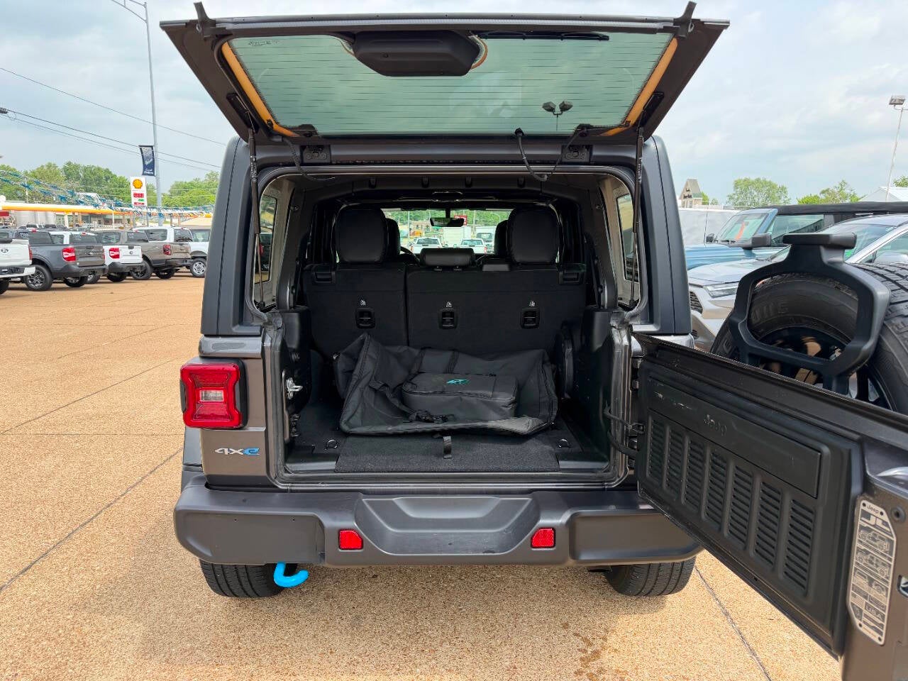 2023 Jeep Wrangler Sahara 4xe 4x4 4dr SUV