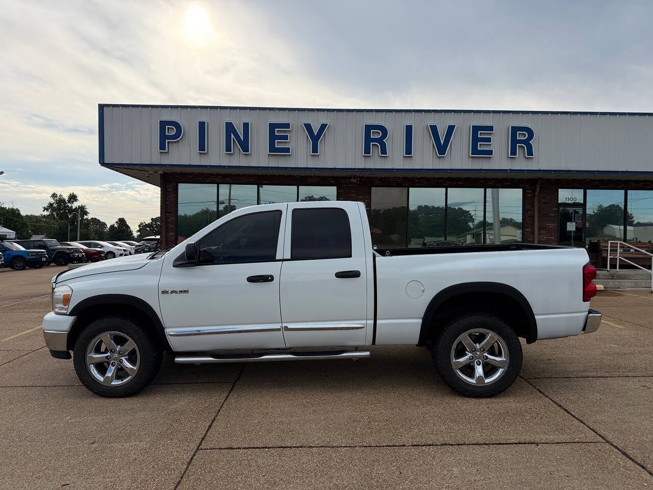 2008 Dodge Ram 1500 SLT 4dr Quad Cab 4WD SB