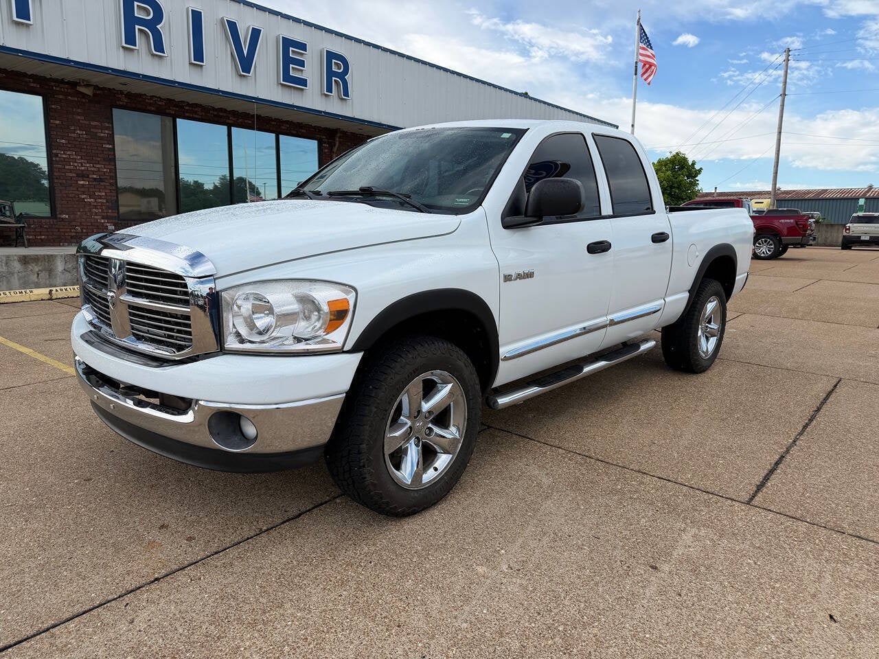 2008 Dodge Ram 1500 SLT 4dr Quad Cab 4WD SB