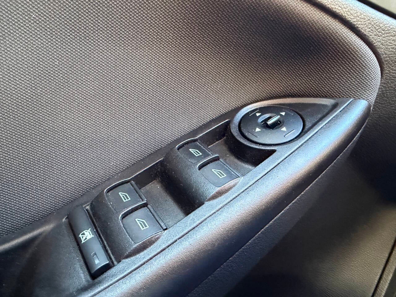 2018 Ford Focus SE 4dr Hatchback