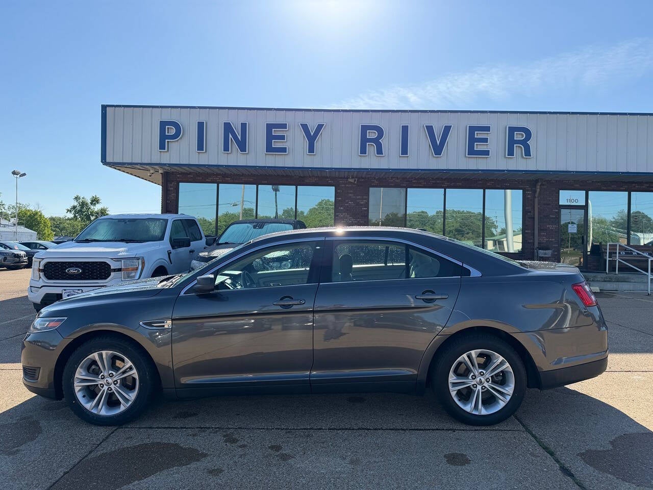 2016 Ford Taurus SE 4dr Sedan