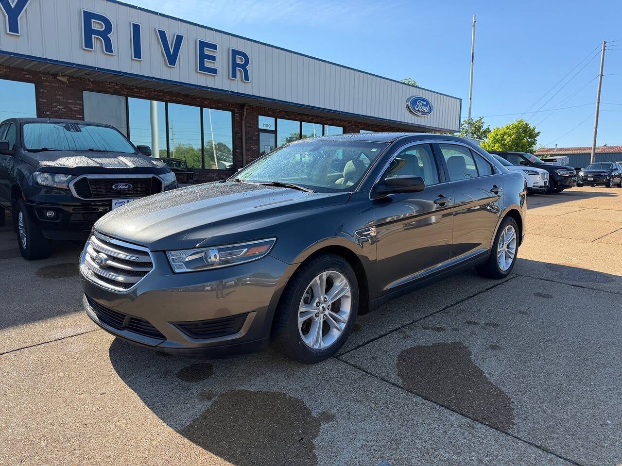 2016 Ford Taurus SE 4dr Sedan