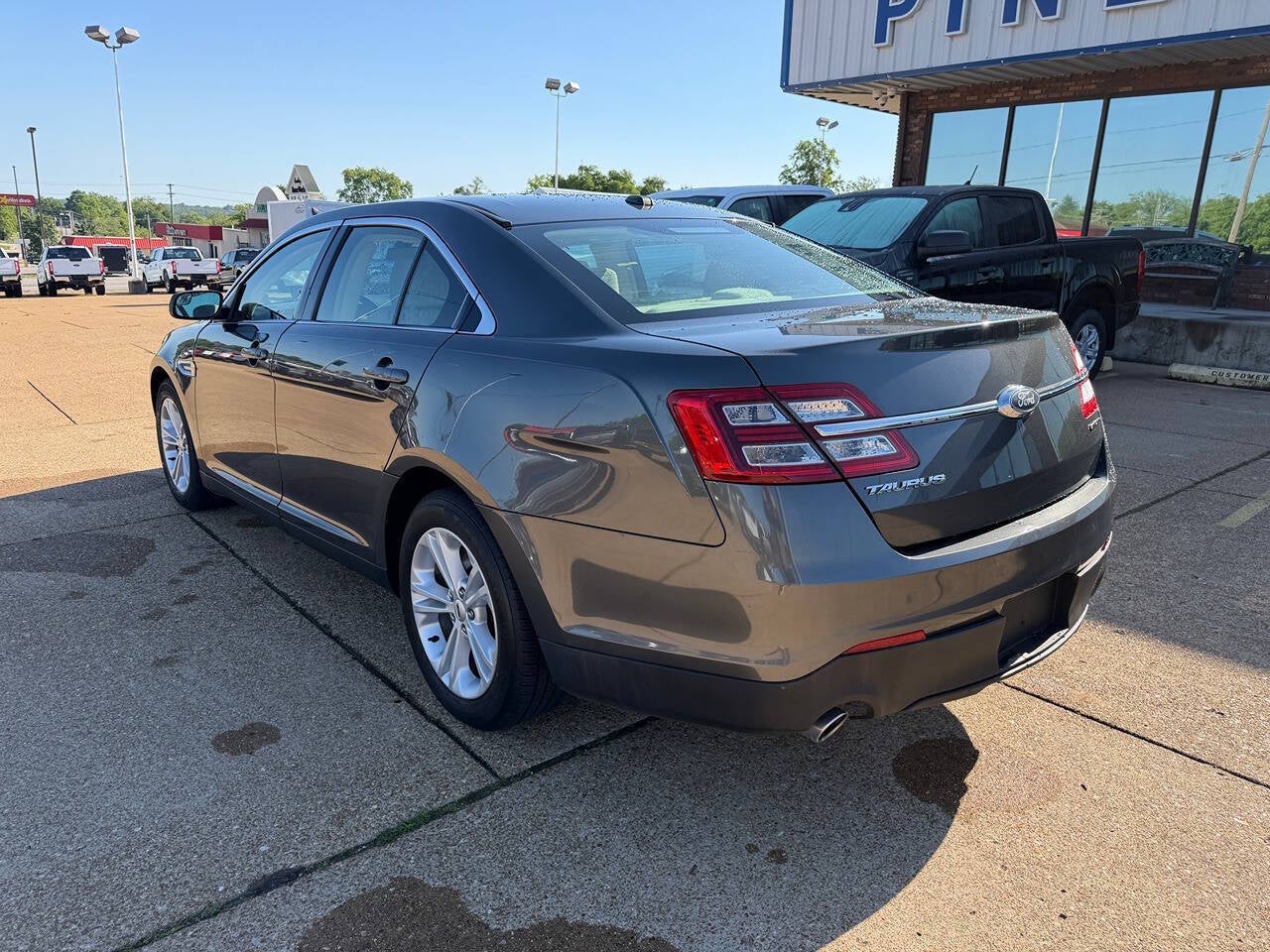 2016 Ford Taurus SE 4dr Sedan