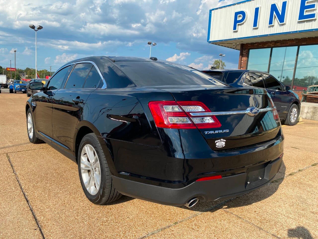 2018 Ford Taurus SE 4dr Sedan