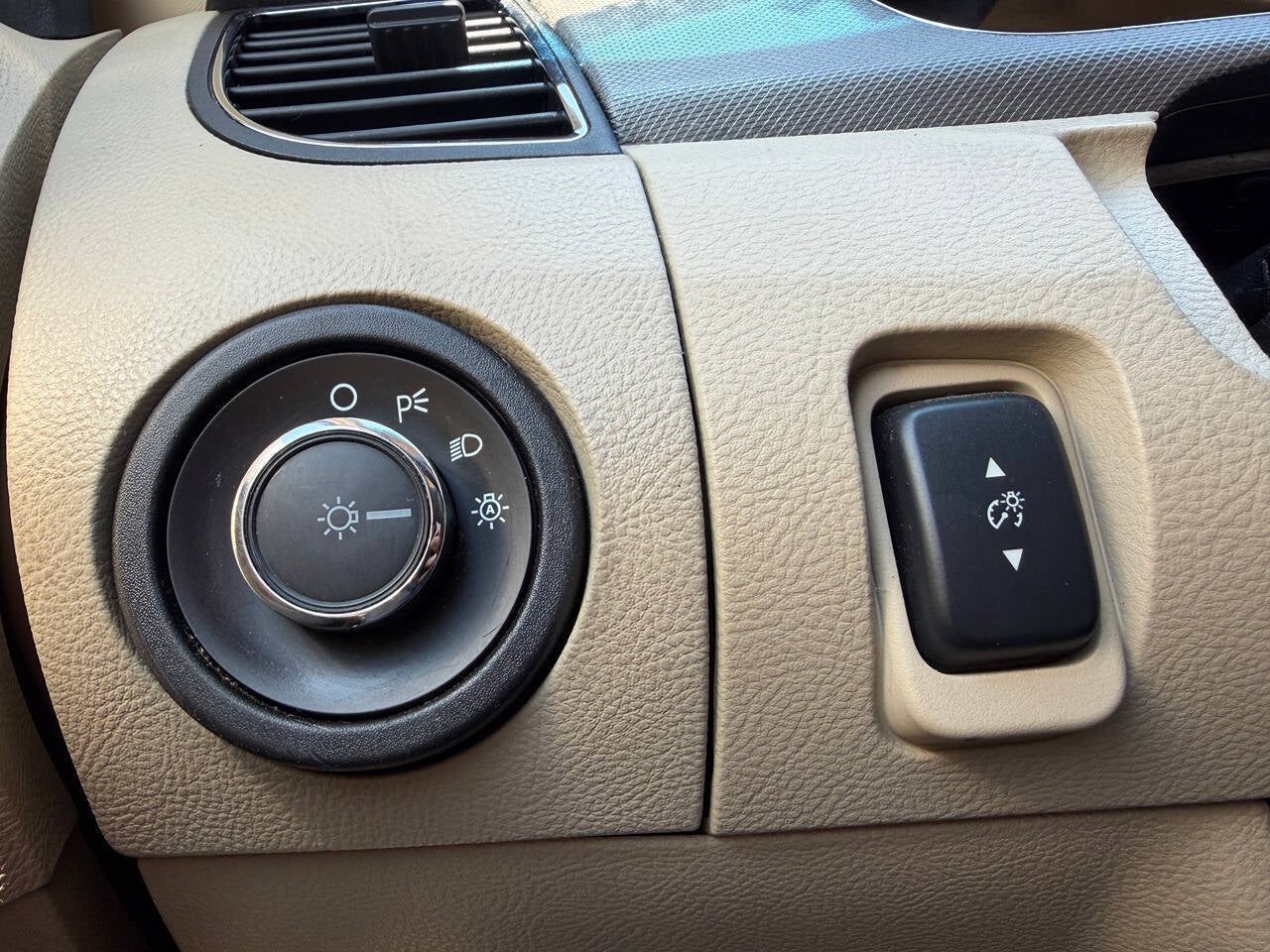 2015 Ford Taurus SE 4dr Sedan