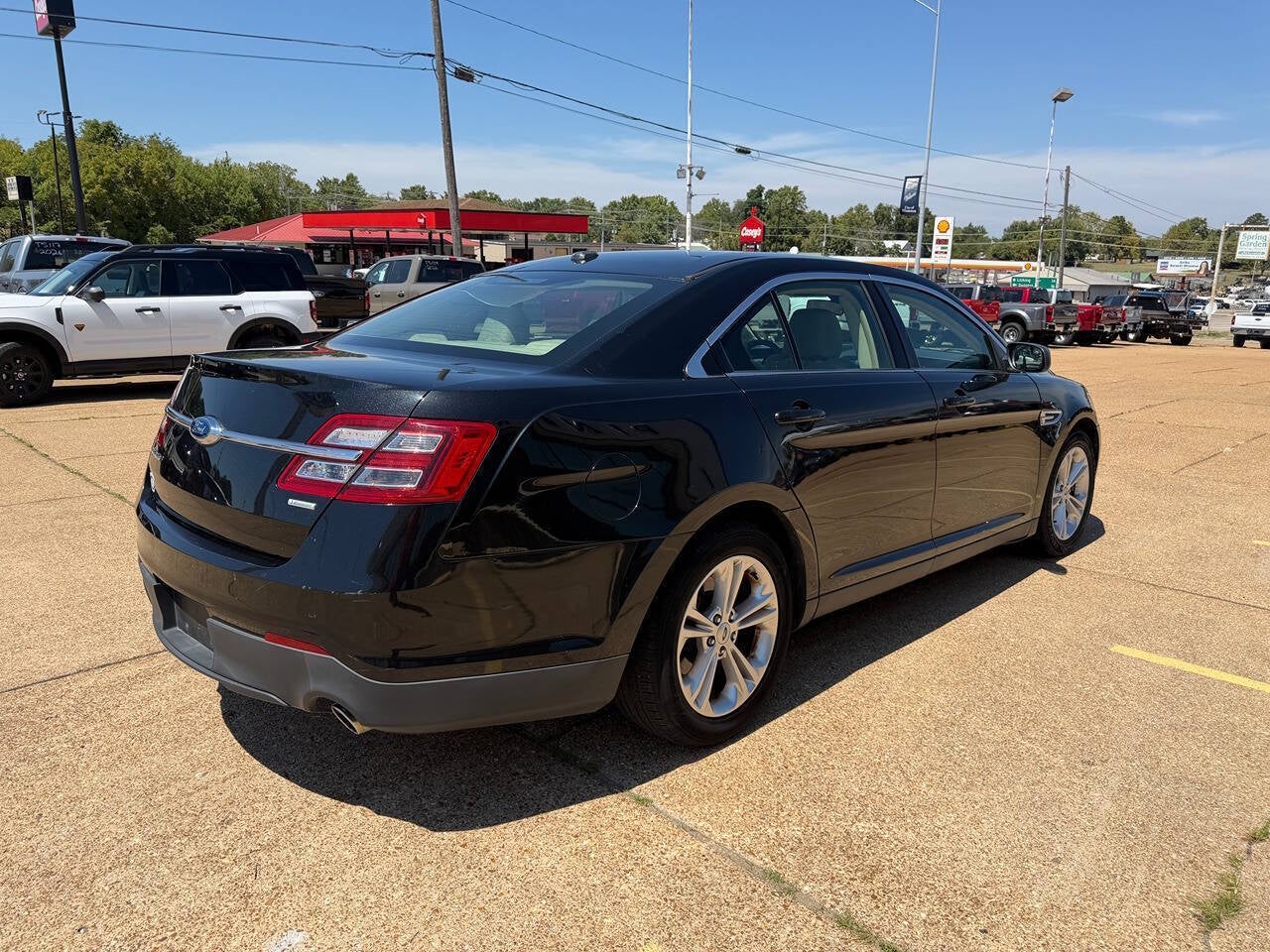 2015 Ford Taurus SE 4dr Sedan