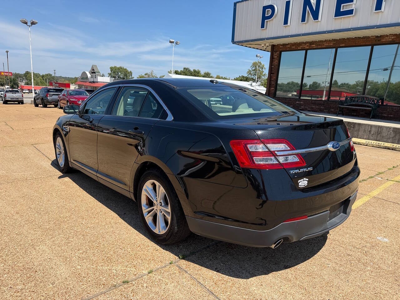 2015 Ford Taurus SE 4dr Sedan