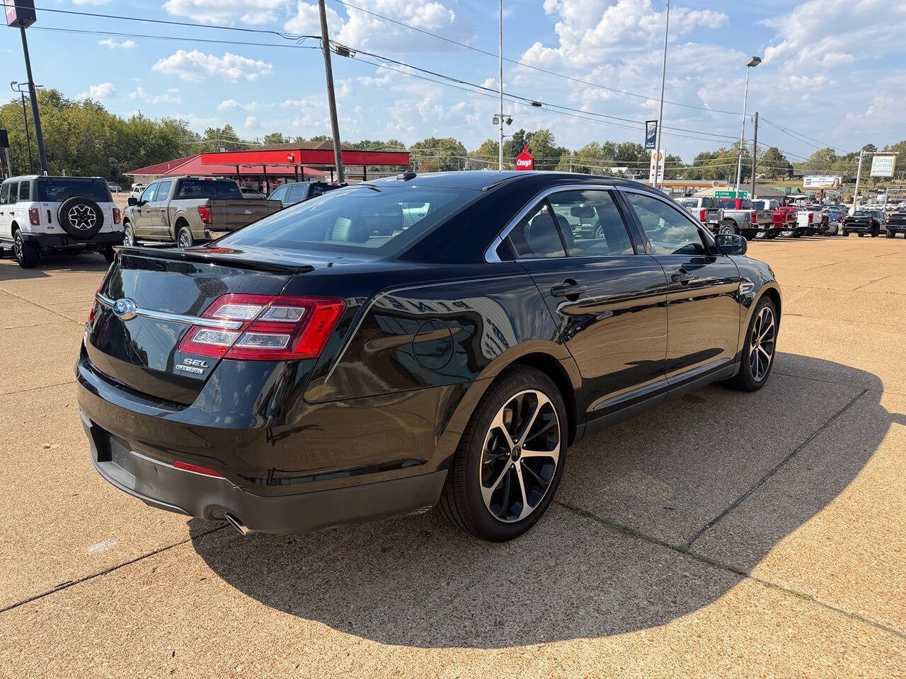 2015 Ford Taurus SEL 4dr Sedan