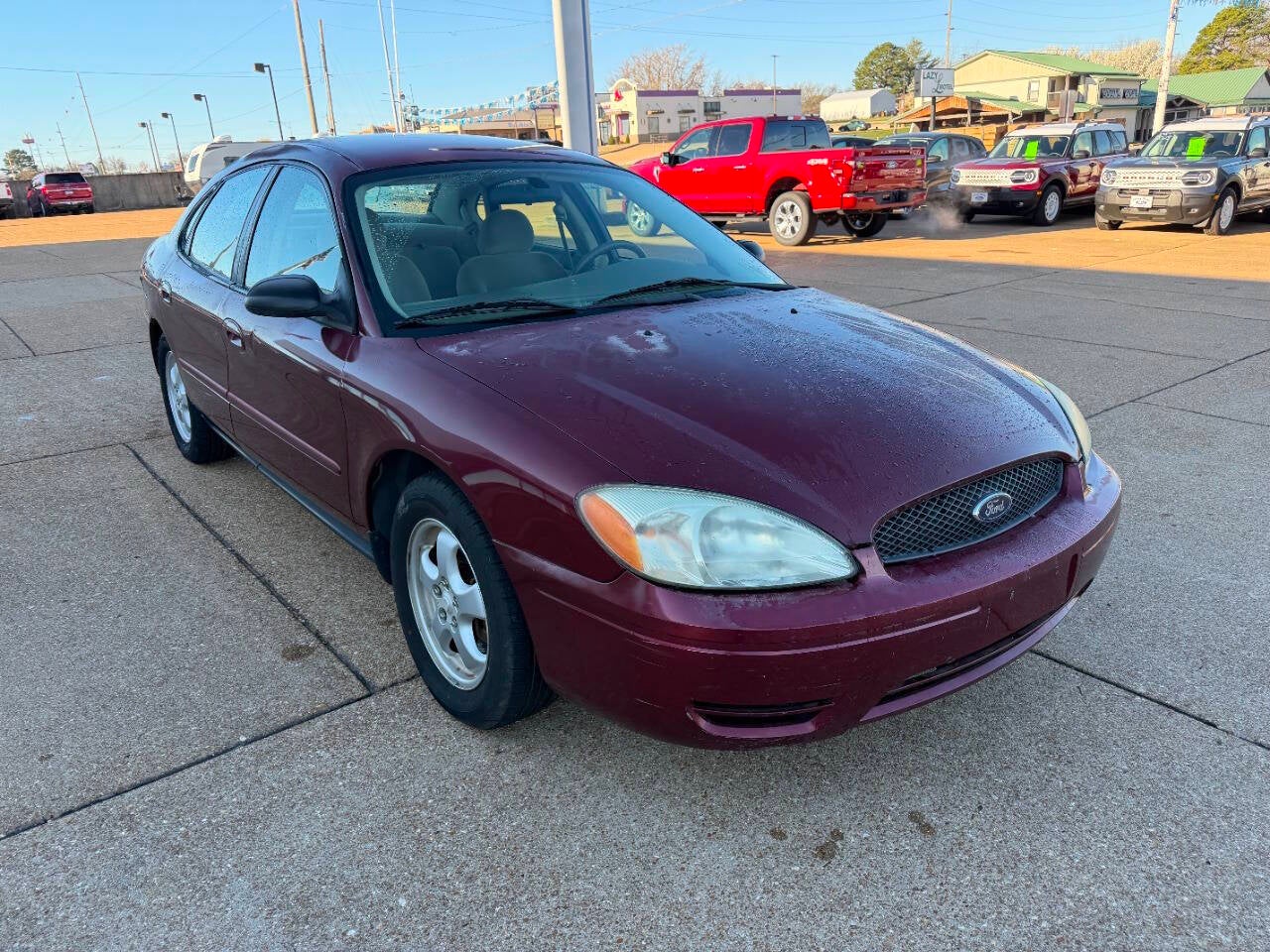 2005 Ford Taurus SE 4dr Sedan
