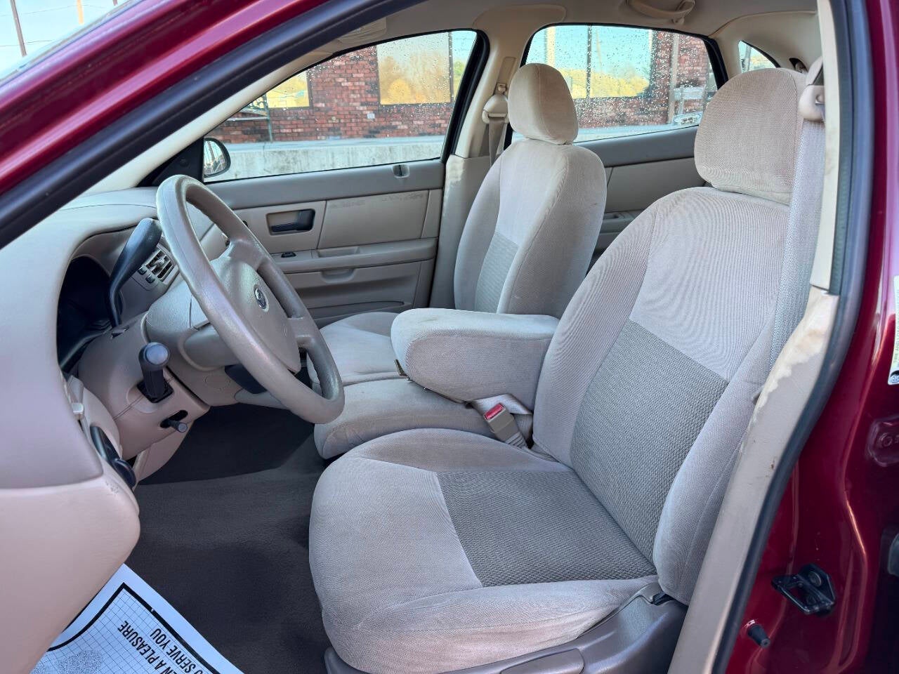 2005 Ford Taurus SE 4dr Sedan