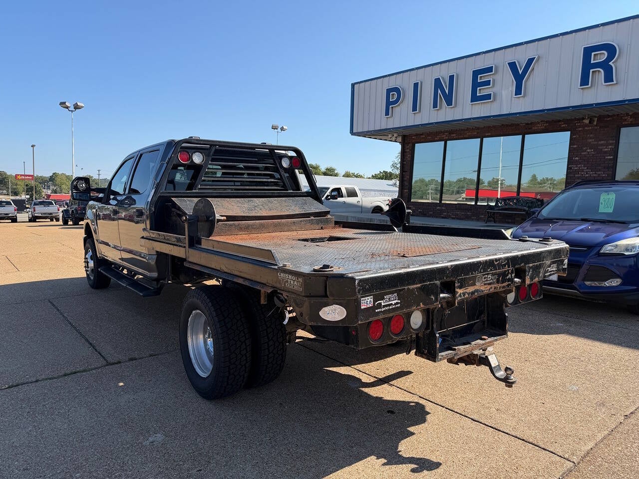 2022 Ford F-350 Super Duty XLT 4x4 4dr Crew Cab 179 in. WB DRW Chassis