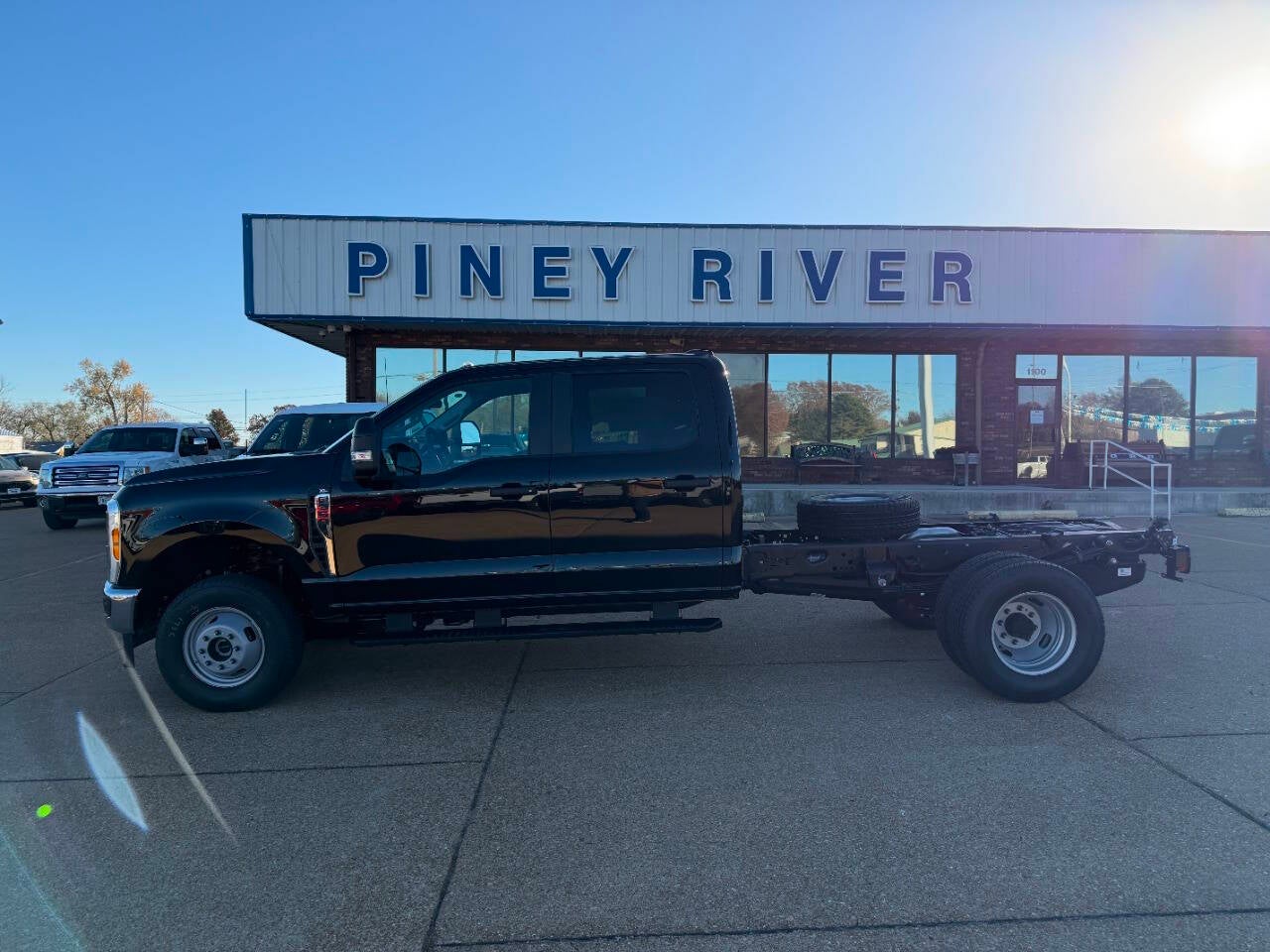 2026 Ford F-350 Super Duty XL 4x4 4dr Crew Cab 179 in. WB DRW Chassis