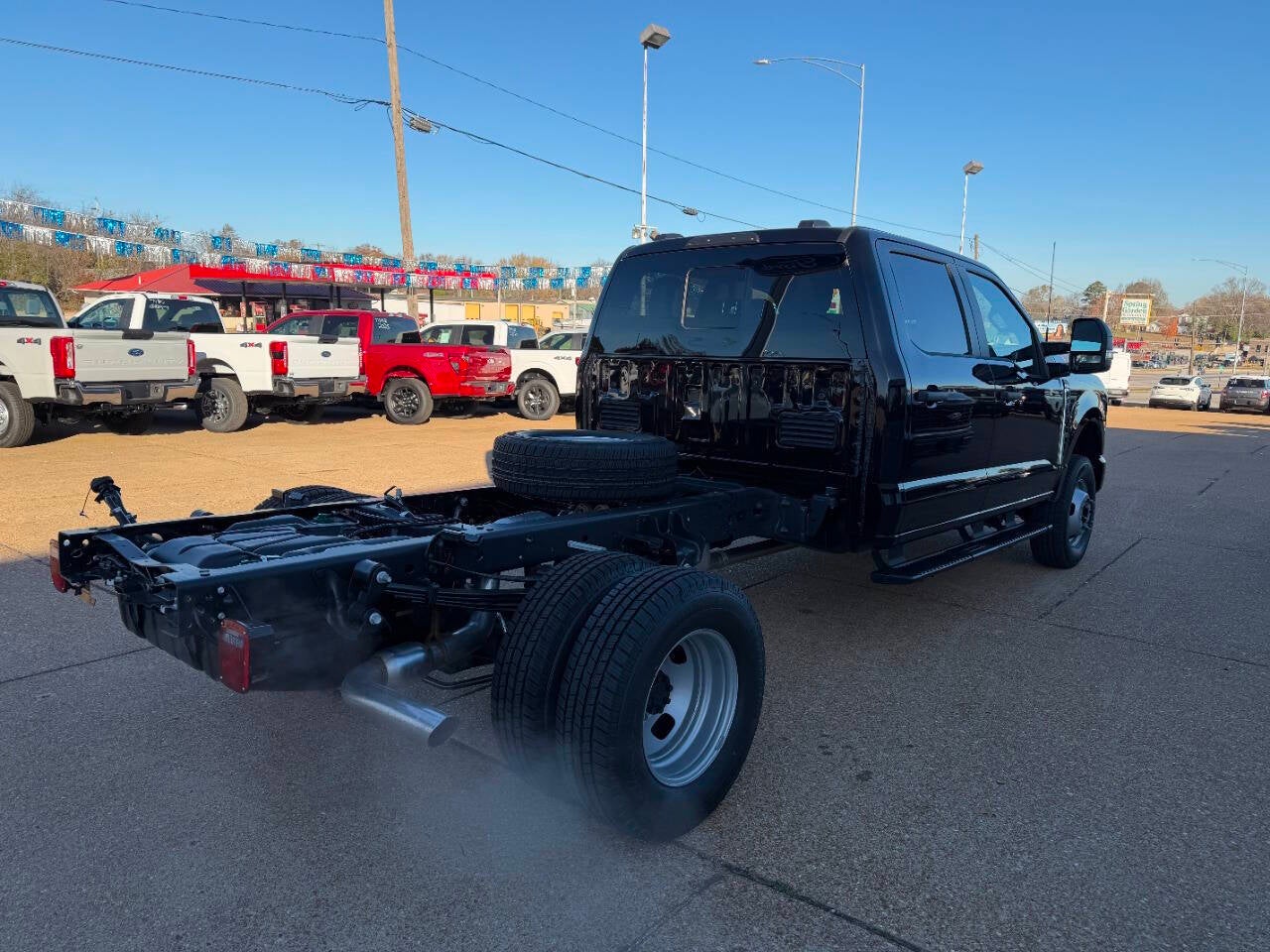 2026 Ford F-350 Super Duty XL 4x4 4dr Crew Cab 179 in. WB DRW Chassis