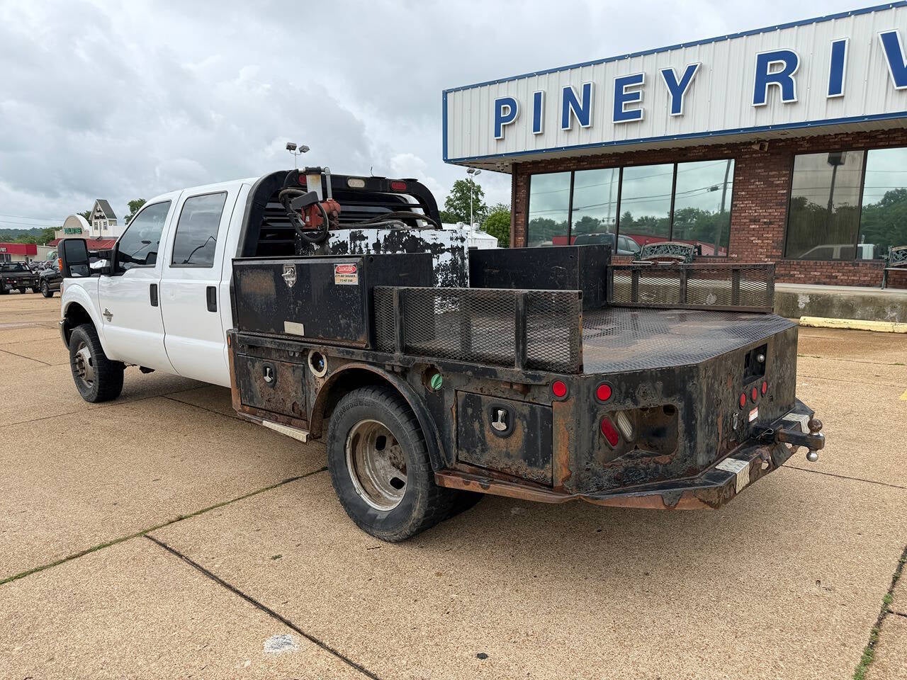 2015 Ford F-350 Super Duty XL 4x4 4dr Crew Cab 176 in. WB DRW Chassis