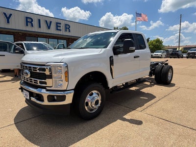 2026 Ford F-350 Super Duty XL 4x4 4dr SuperCab 168 in. WB DRW Chassis