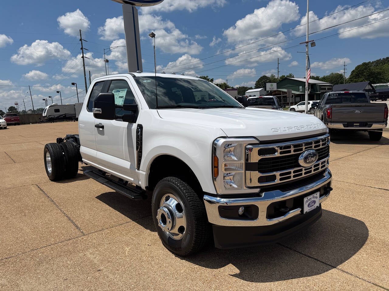 2026 Ford F-350 Super Duty XL 4x4 4dr SuperCab 168 in. WB DRW Chassis