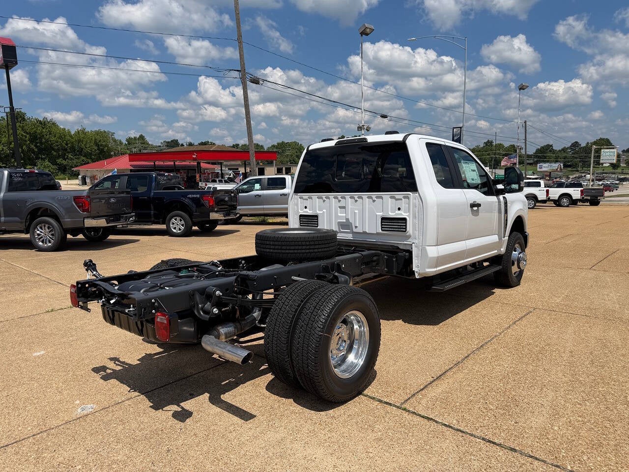 2026 Ford F-350 Super Duty XL 4x4 4dr SuperCab 168 in. WB DRW Chassis
