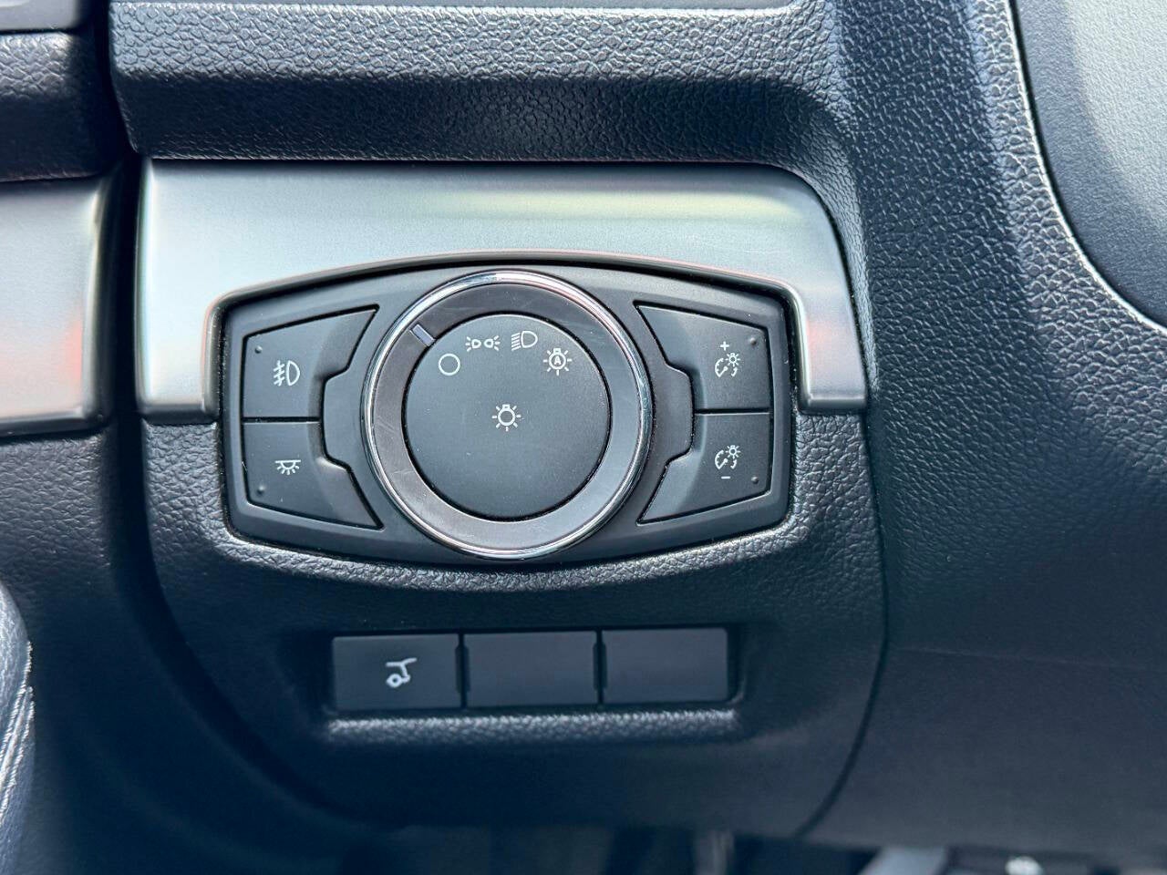 2018 Ford Explorer XLT 4dr SUV