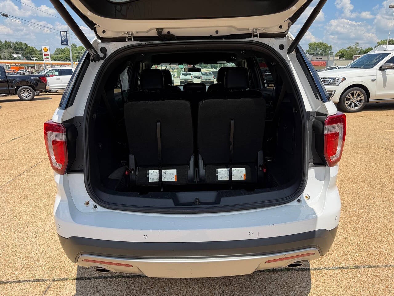 2017 Ford Explorer XLT 4dr SUV