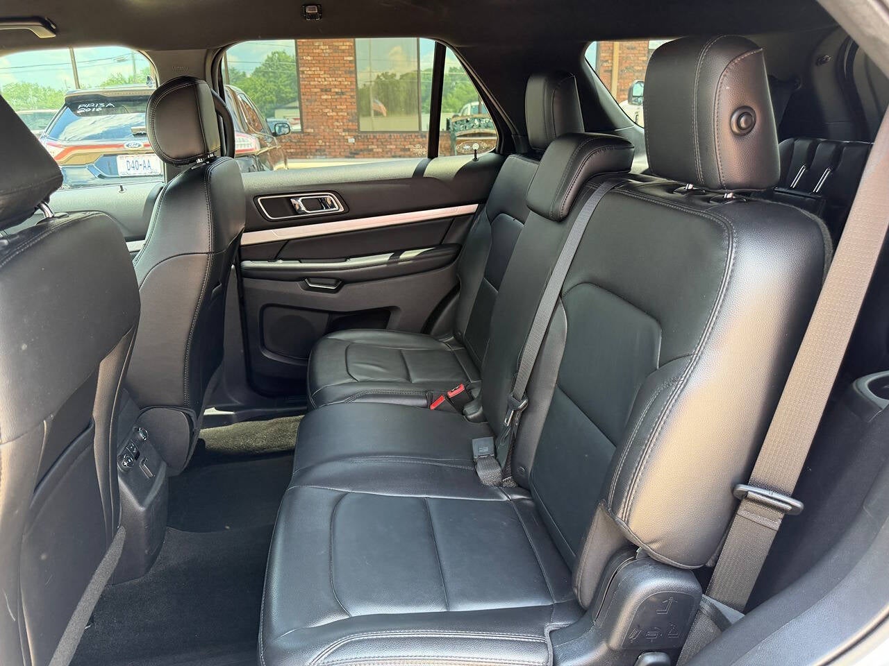 2017 Ford Explorer XLT 4dr SUV