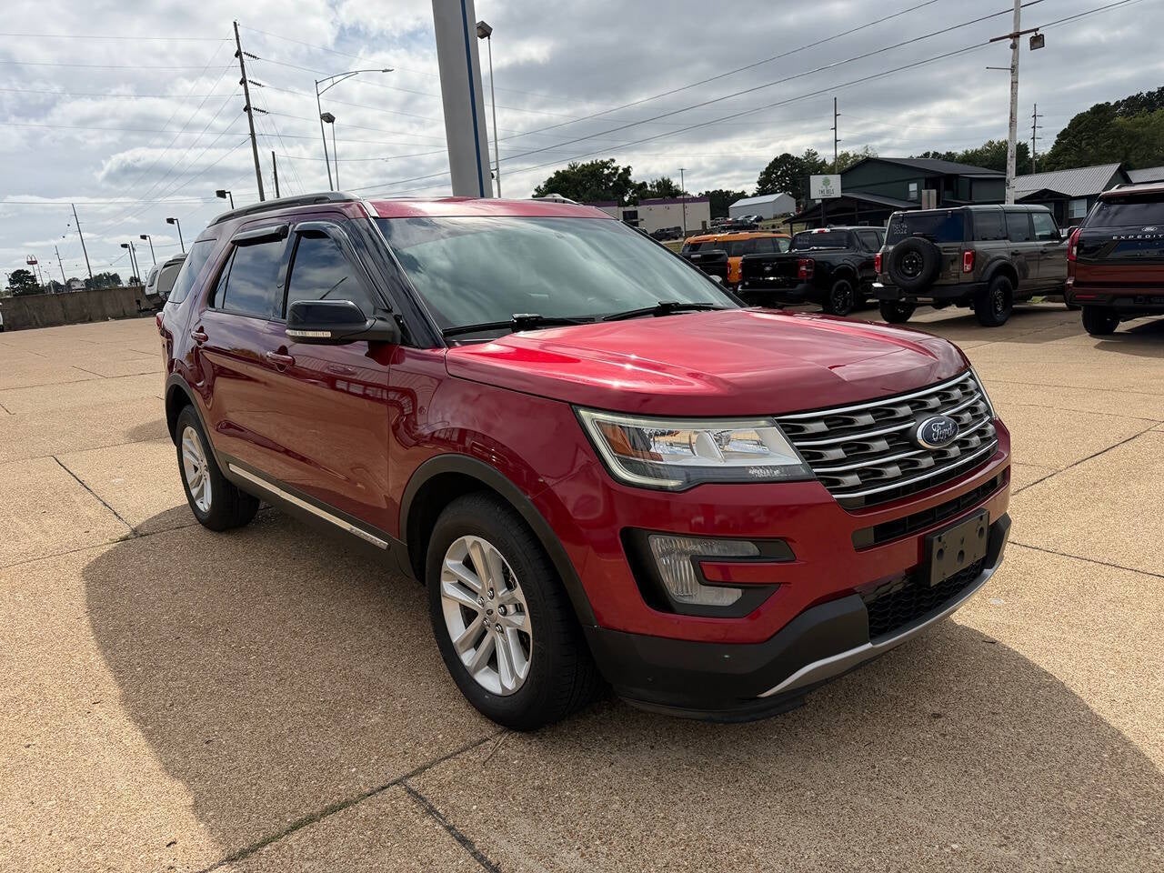 2017 Ford Explorer XLT 4dr SUV