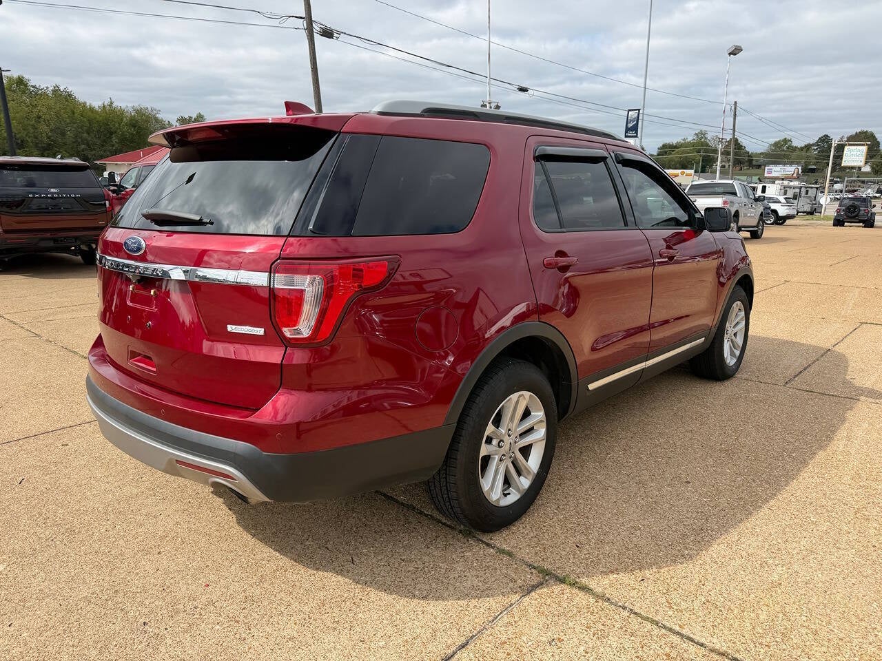 2017 Ford Explorer XLT 4dr SUV