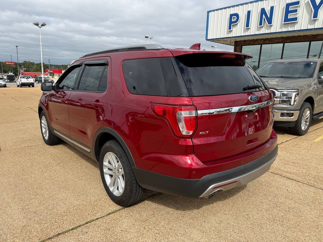 2017 Ford Explorer XLT 4dr SUV