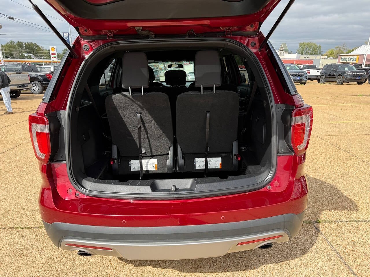 2017 Ford Explorer XLT 4dr SUV