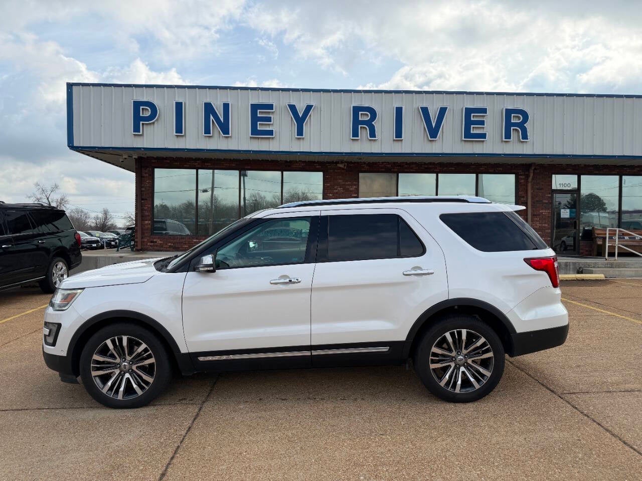 2017 Ford Explorer Platinum AWD 4dr SUV