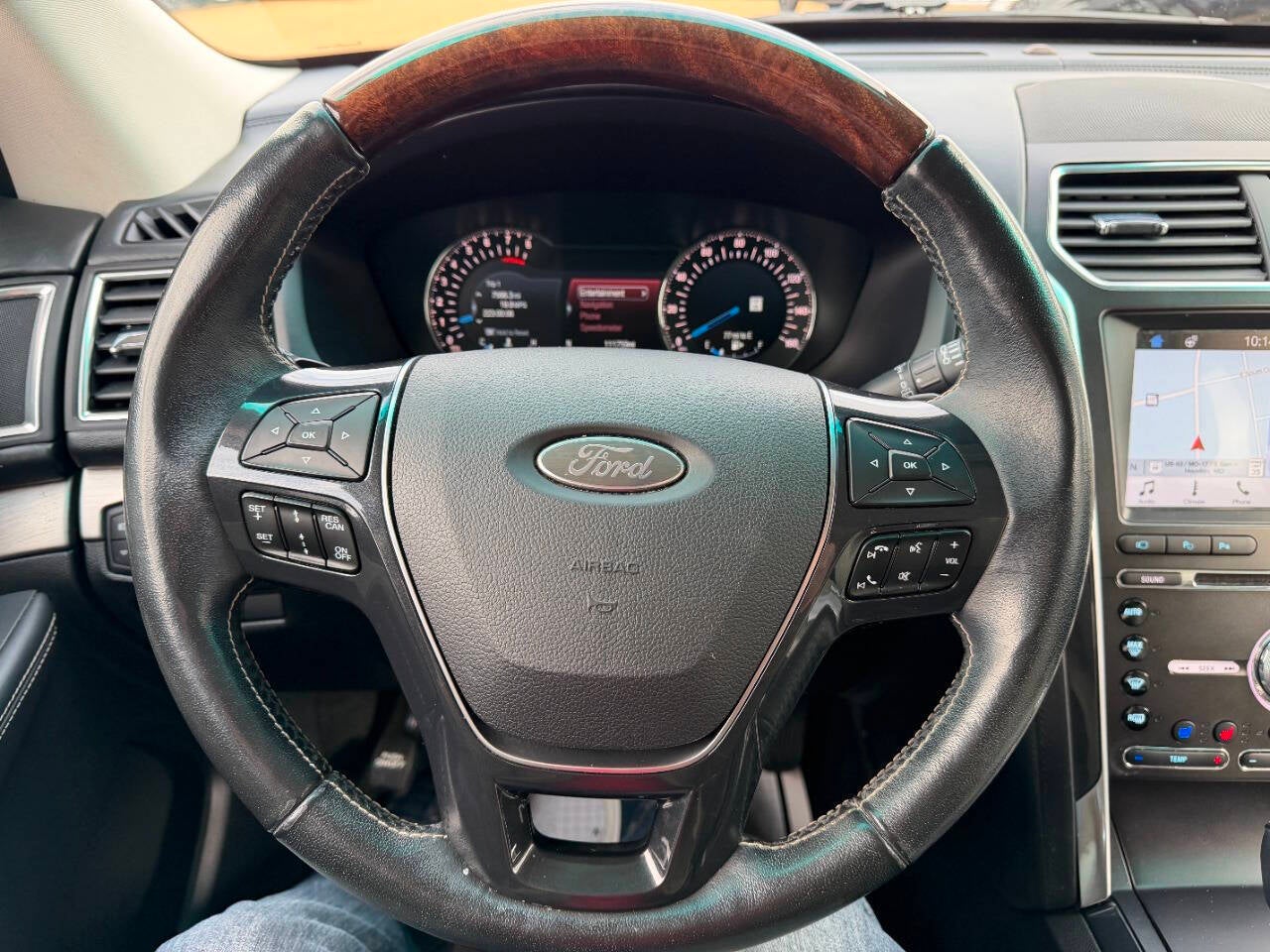 2017 Ford Explorer Platinum AWD 4dr SUV