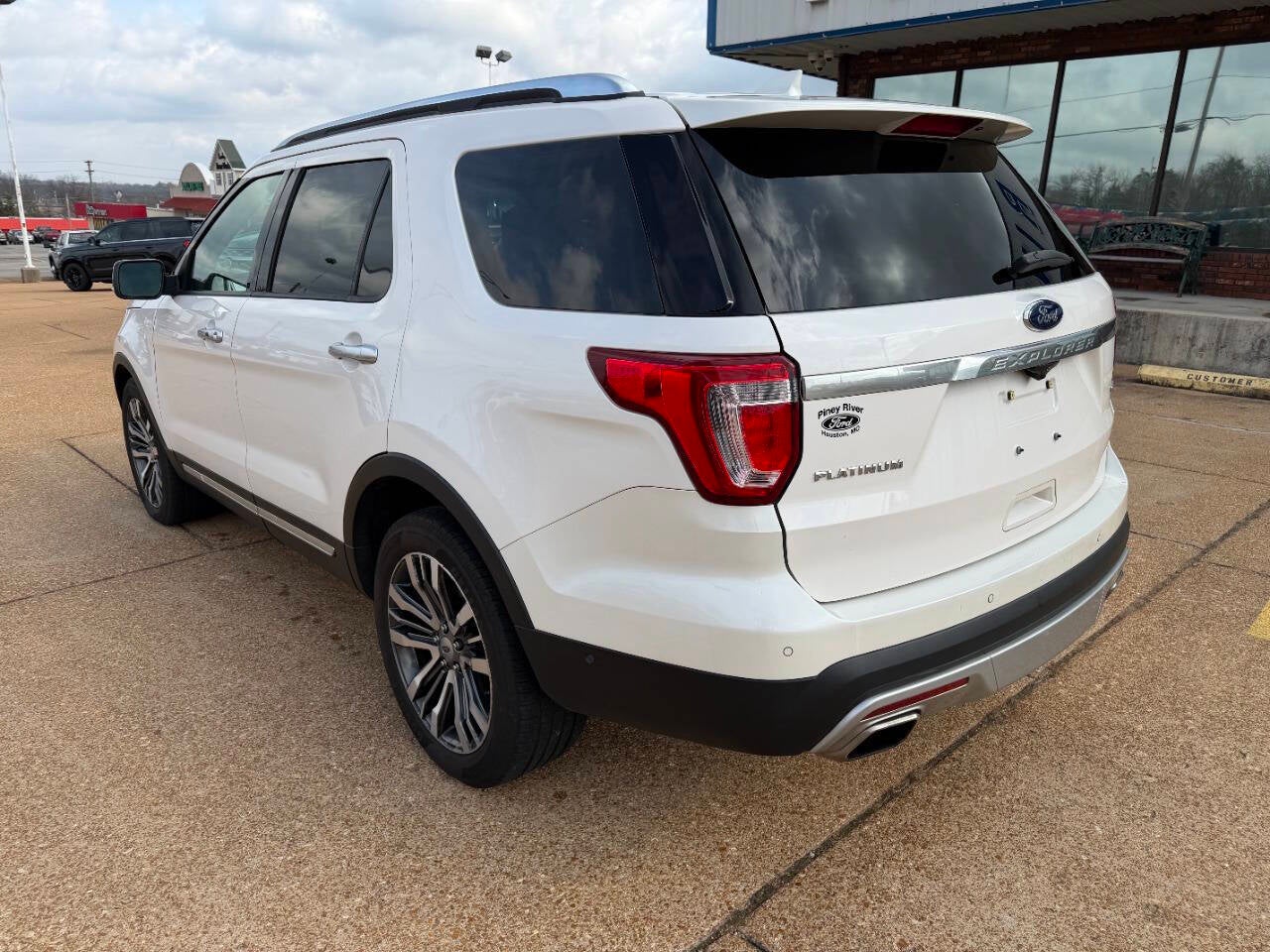 2017 Ford Explorer Platinum AWD 4dr SUV