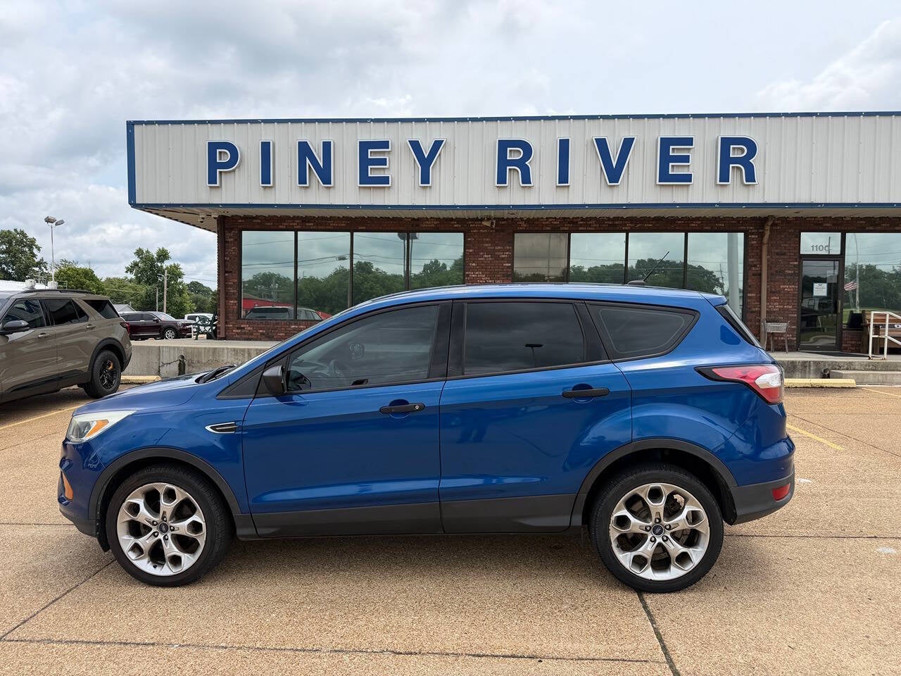 2017 Ford Escape S 4dr SUV