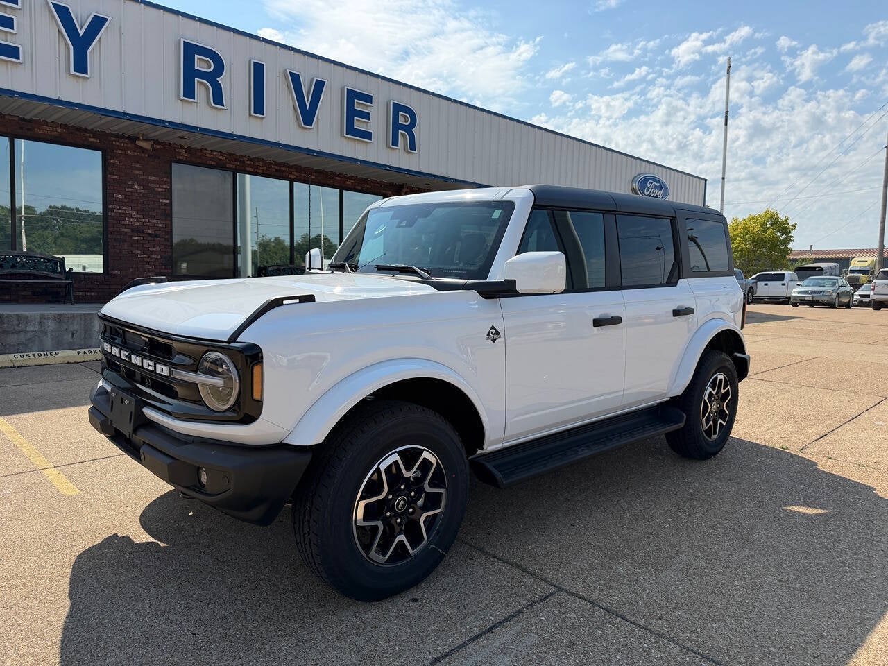 2026 Ford Bronco Outer Banks 4x4 4dr SUV
