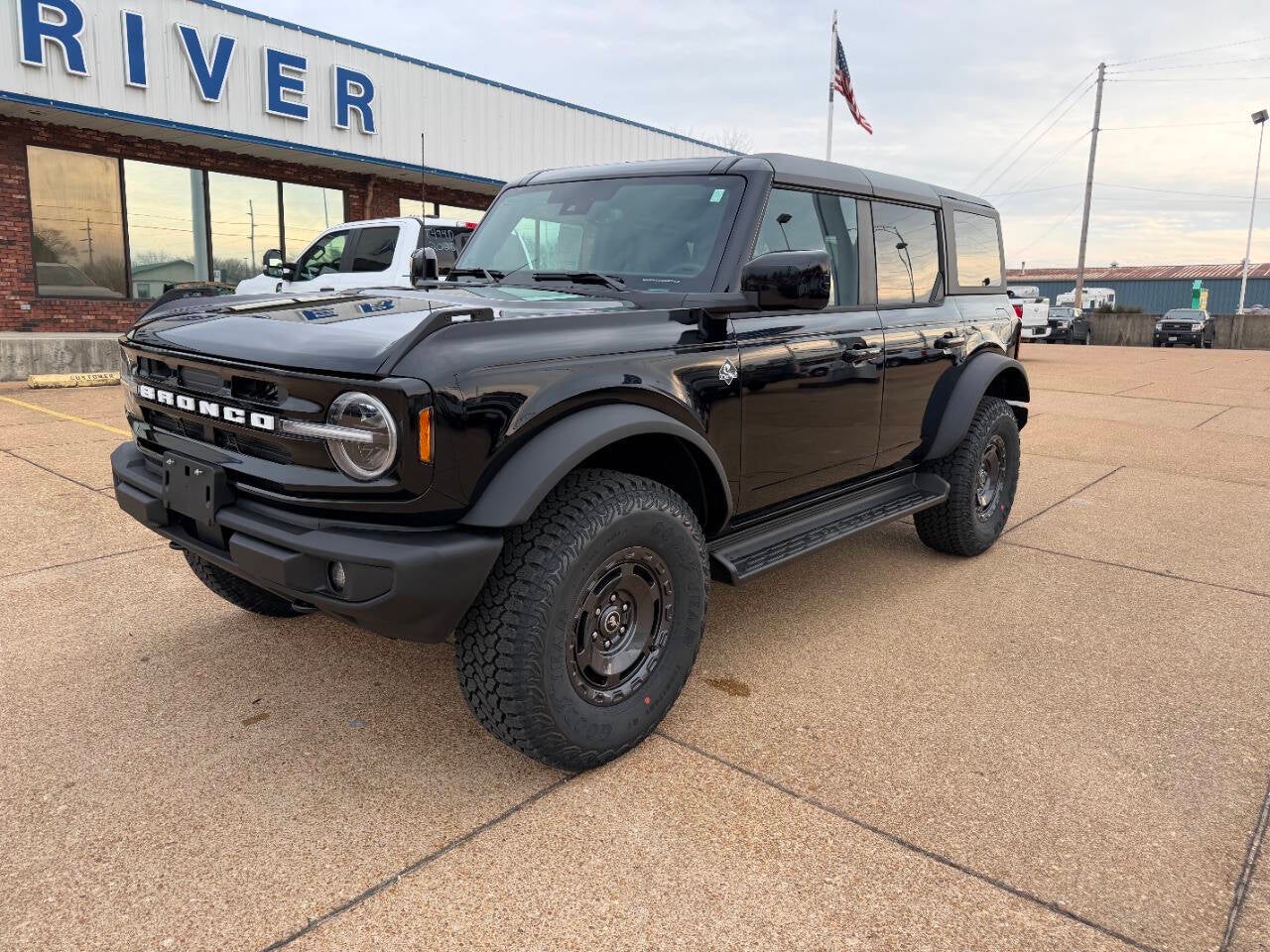 2025 Ford Bronco Outer Banks 4x4 4dr SUV