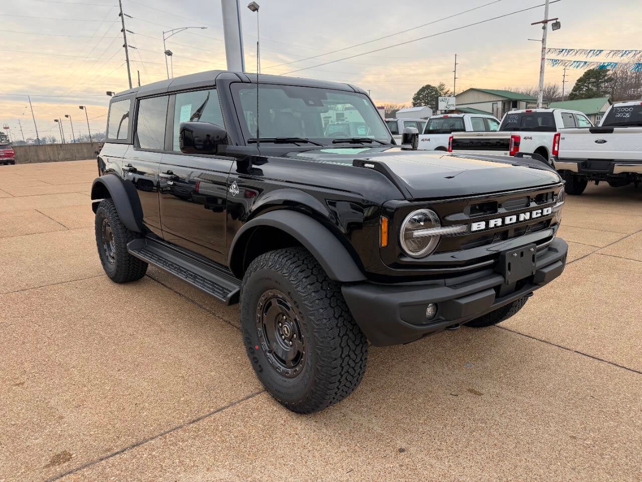 2025 Ford Bronco Outer Banks 4x4 4dr SUV