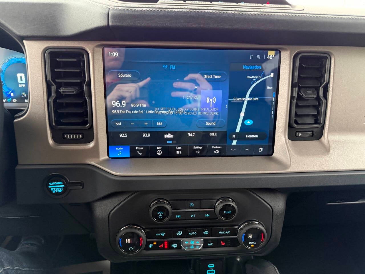 2025 Ford Bronco Outer Banks 4x4 4dr SUV