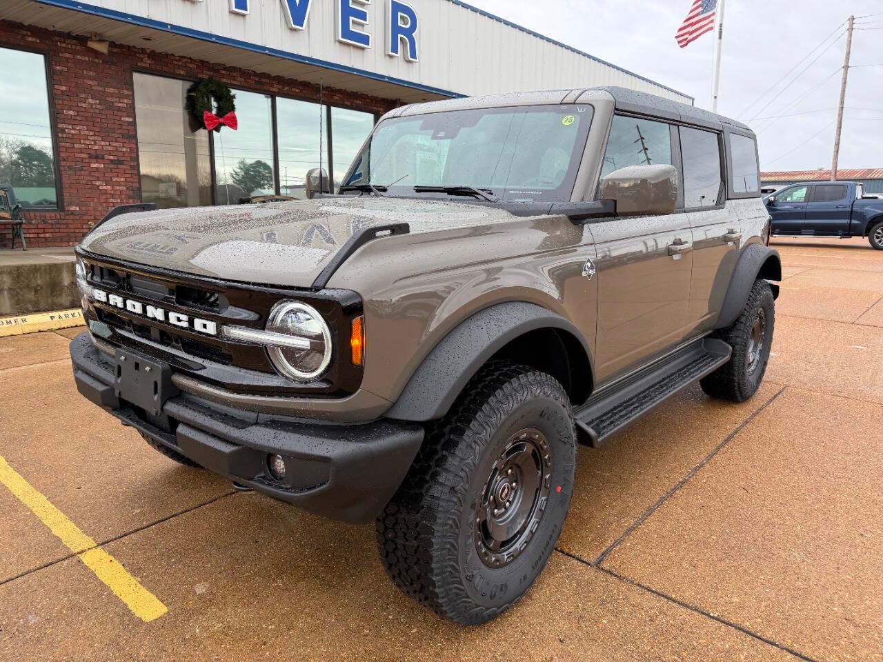 2025 Ford Bronco Outer Banks 4x4 4dr SUV