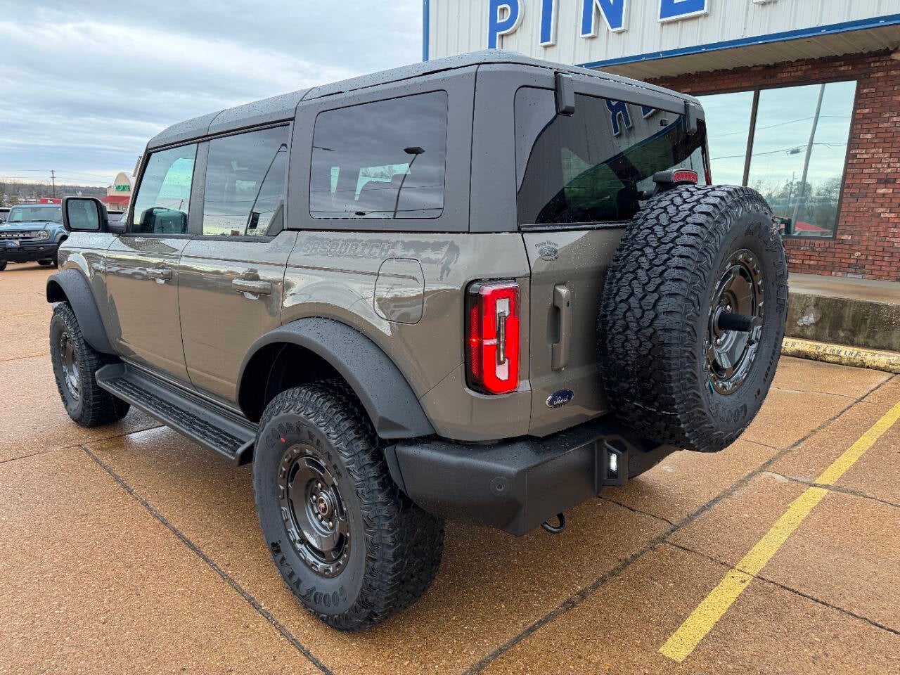 2025 Ford Bronco Outer Banks 4x4 4dr SUV