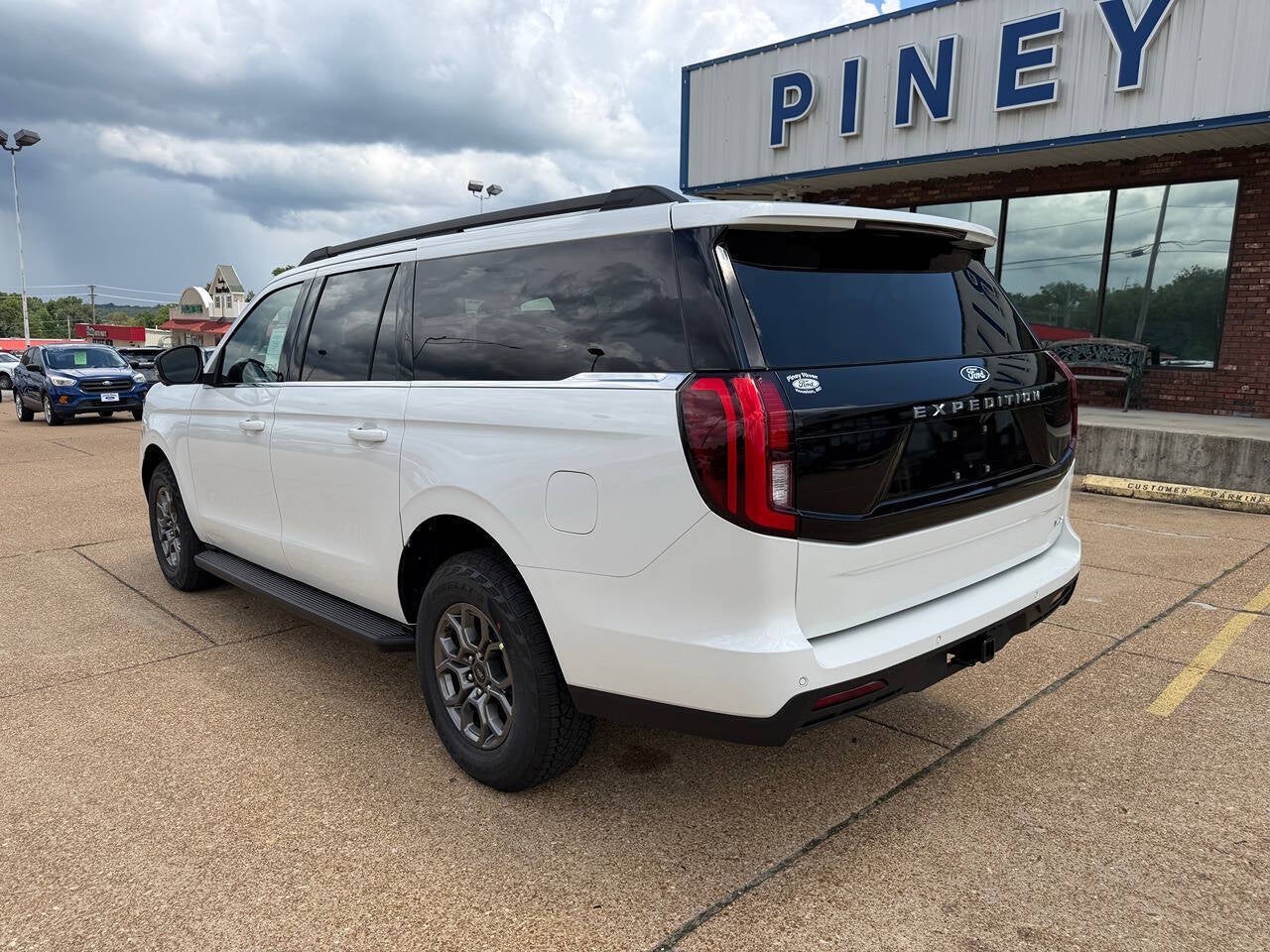 2027 Ford Expedition MAX Active 4x4 4dr SUV