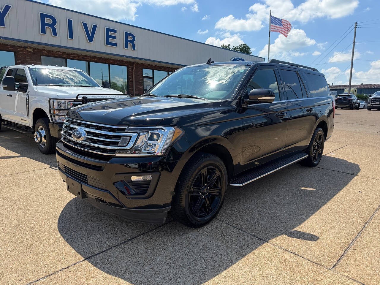 2020 Ford Expedition MAX XLT 4x4 4dr SUV