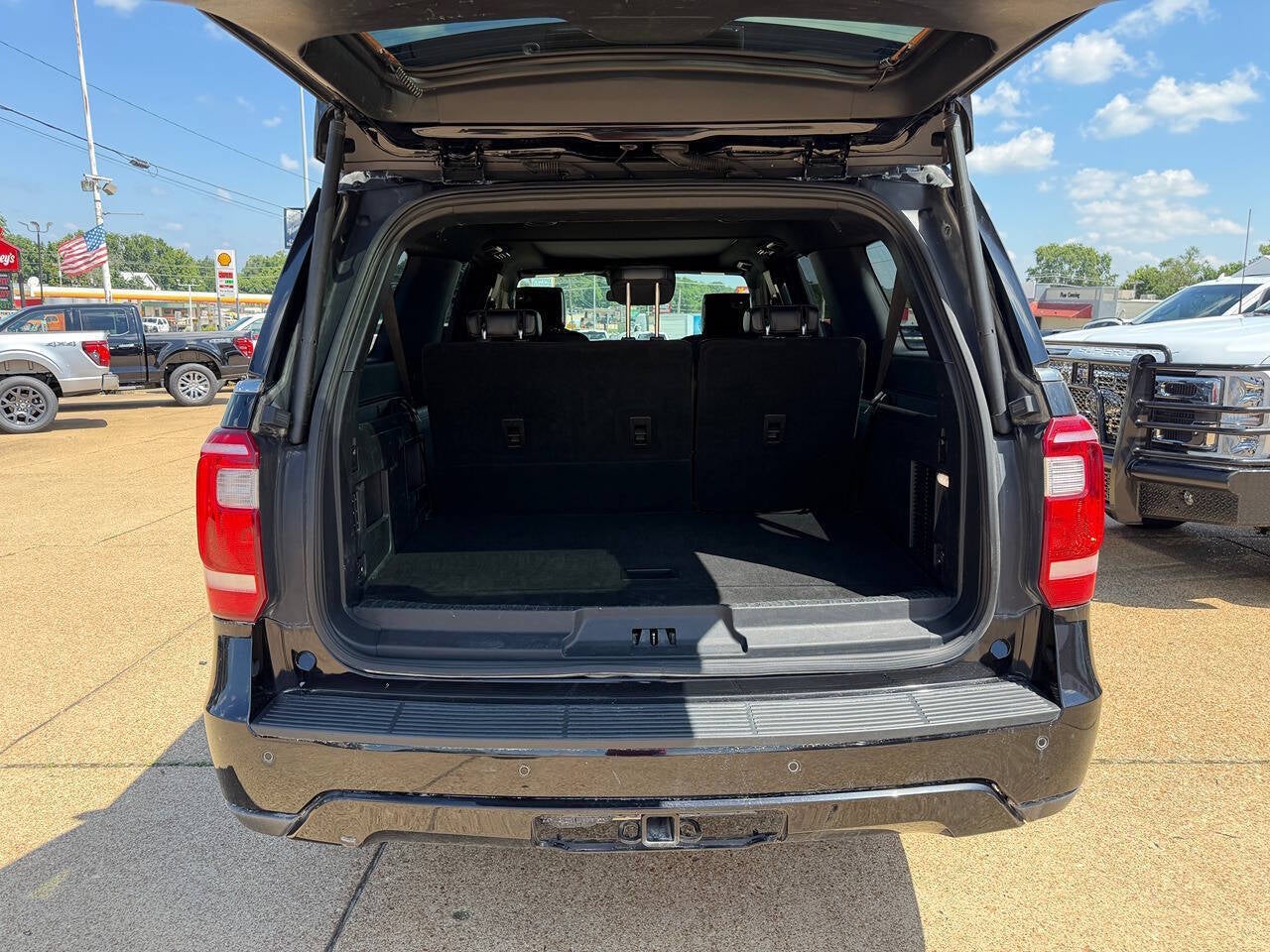 2020 Ford Expedition MAX XLT 4x4 4dr SUV