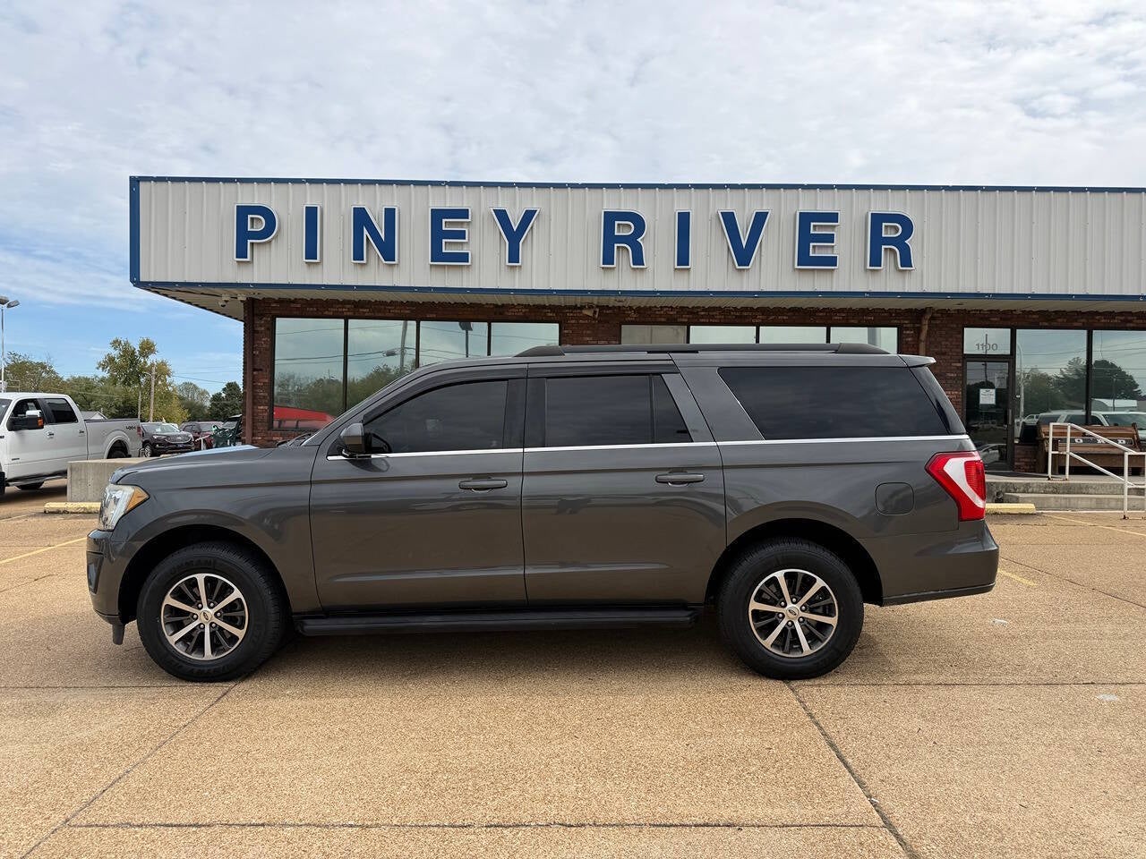 2019 Ford Expedition MAX XLT 4x4 4dr SUV