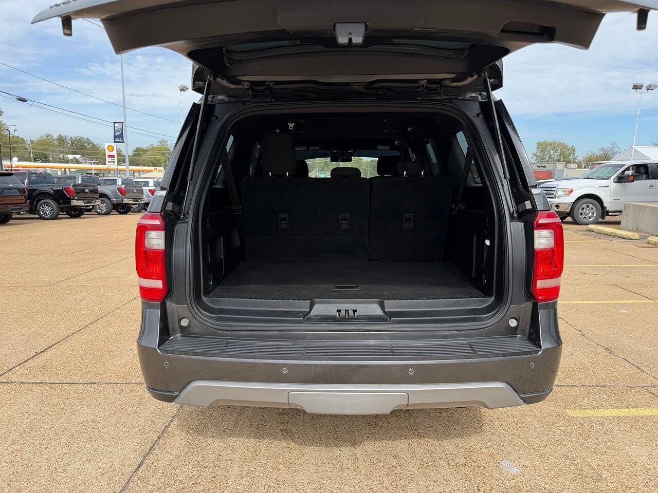2019 Ford Expedition MAX XLT 4x4 4dr SUV