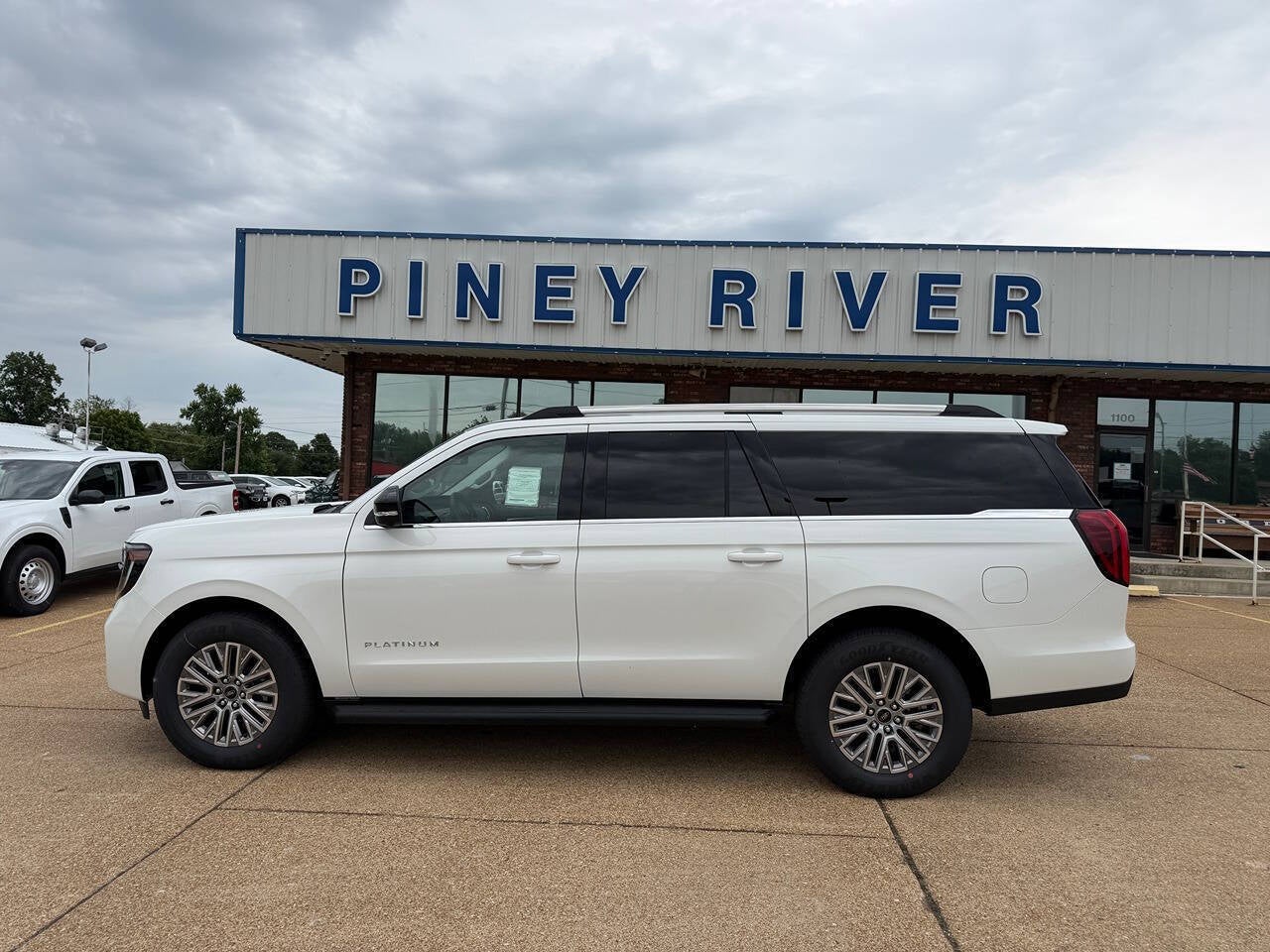 2026 Ford Expedition MAX Platinum 4x4 4dr SUV