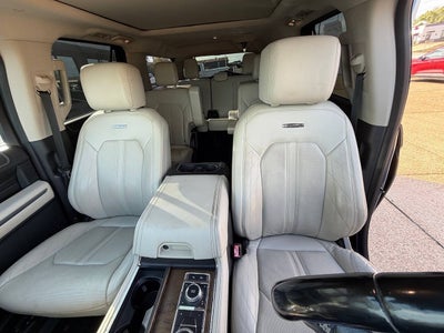 2018 Ford Expedition MAX Platinum 4x4 4dr SUV