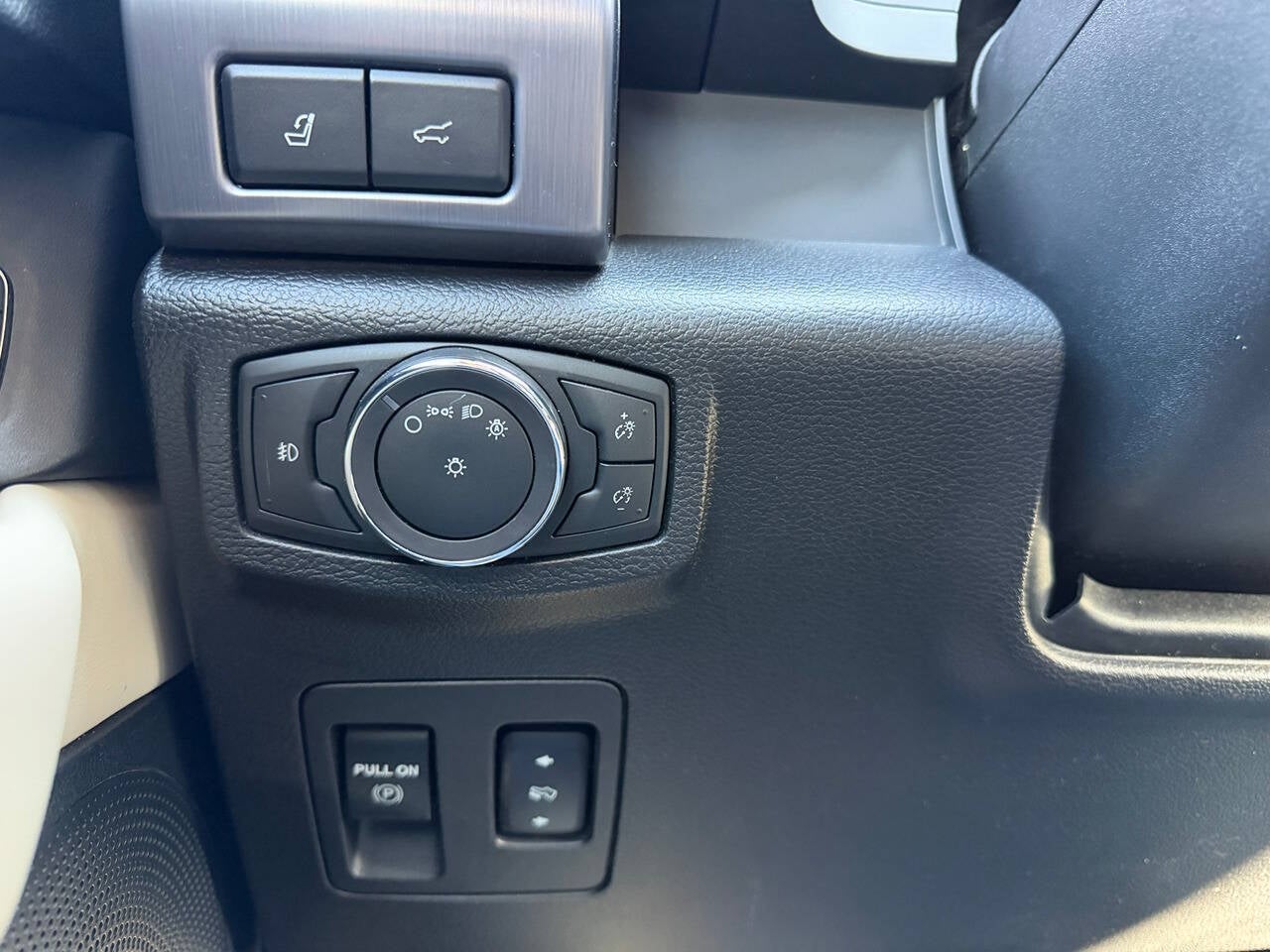 2018 Ford Expedition MAX Platinum 4x4 4dr SUV