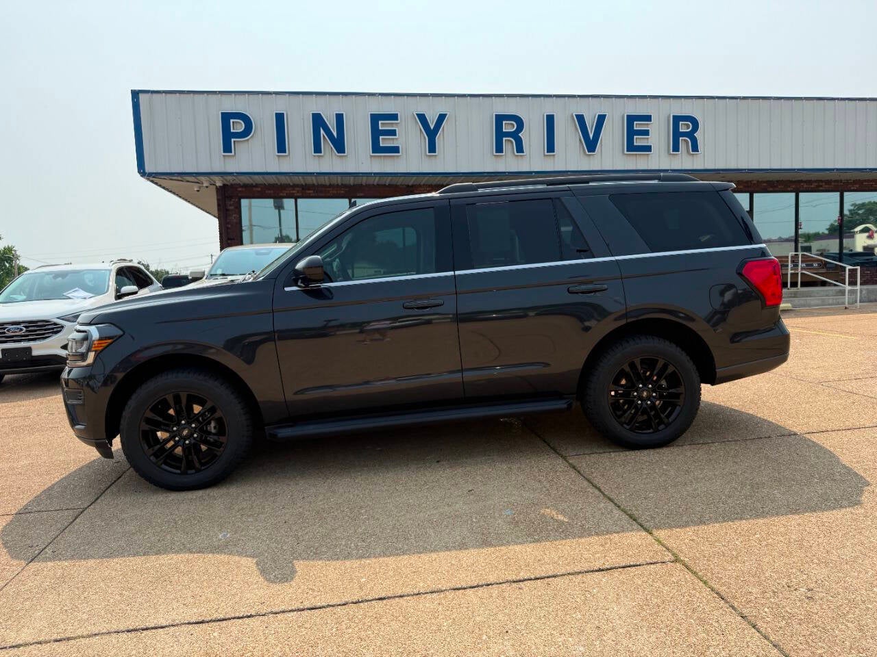 2022 Ford Expedition XLT 4x4 4dr SUV