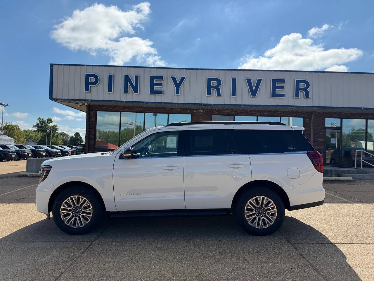 2027 Ford Expedition Platinum 4x4 4dr SUV
