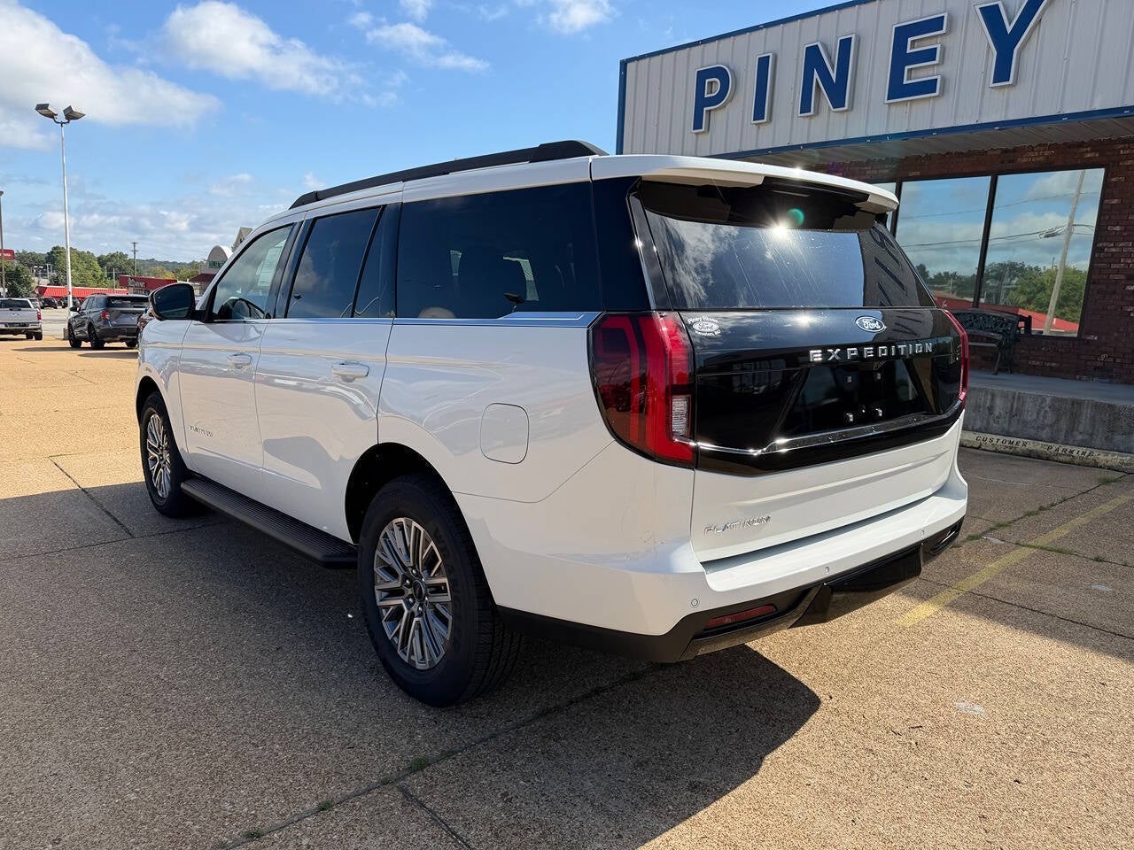 2027 Ford Expedition Platinum 4x4 4dr SUV