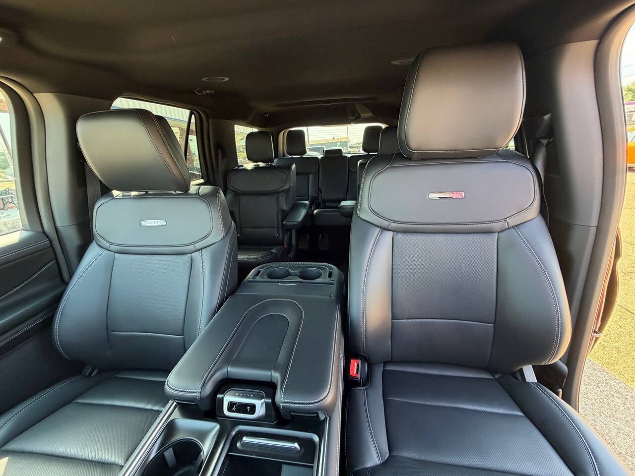 2027 Ford Expedition Platinum 4x4 4dr SUV